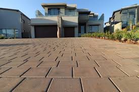 Best Concrete Driveway Installation  in Cedar Falls, IA